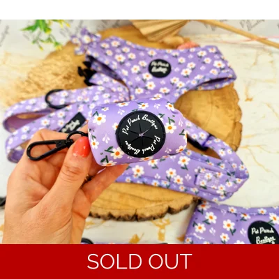 Lucky Little Lavender Daisies Poo Bag Holder